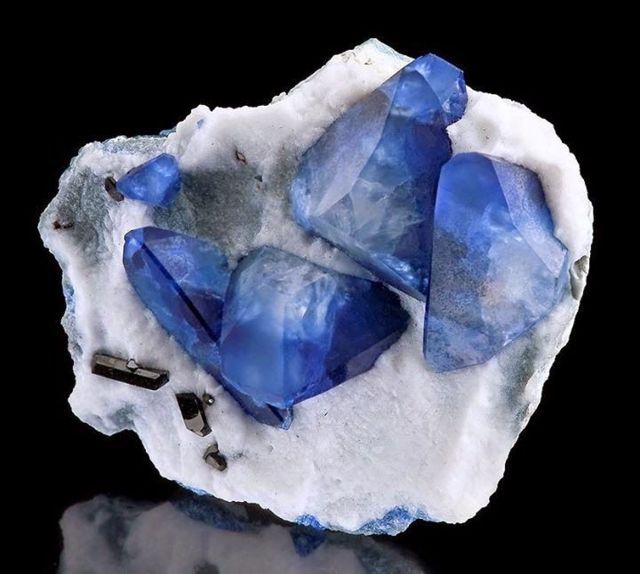 benitoite stone