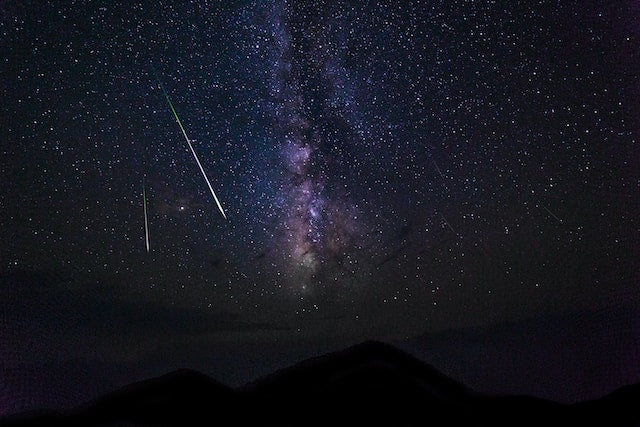 falling stars and milky way galaxy